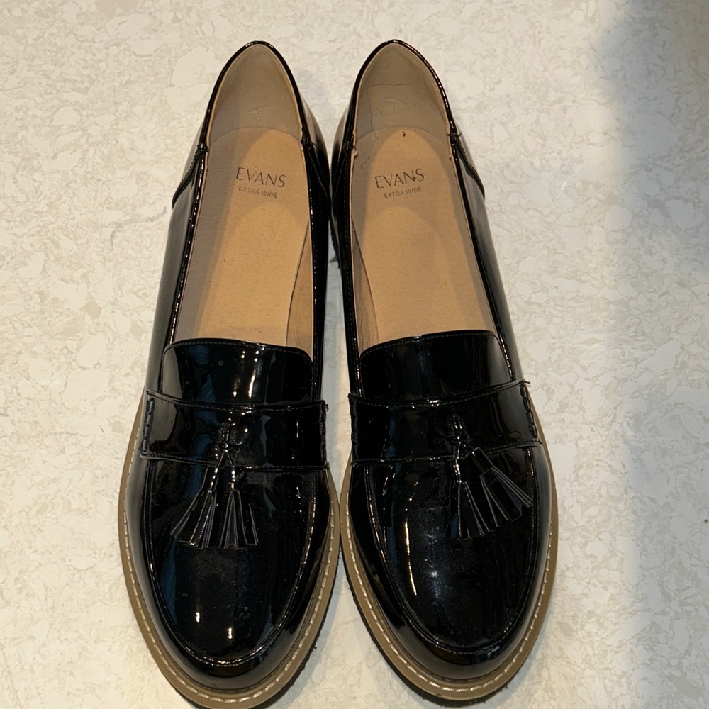 Evans Women's Black Patent Loafers with Tassels